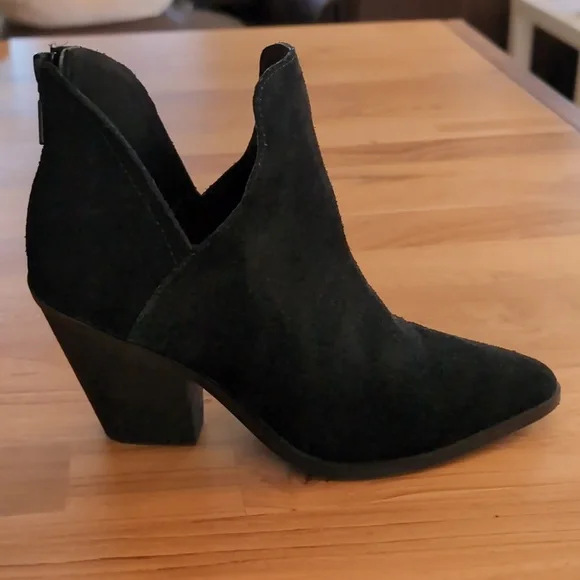 EUC - Blondo Wanda waterproof suede ankle boot - 6.5 - Picture 6 of 7